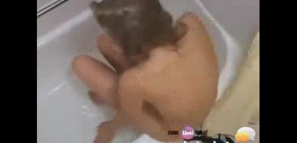  Hot Girl Caught the Bathtub Masturbating Free Porn
